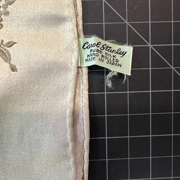 Vintage hand rolled silk scarf - Picture 6 of 6